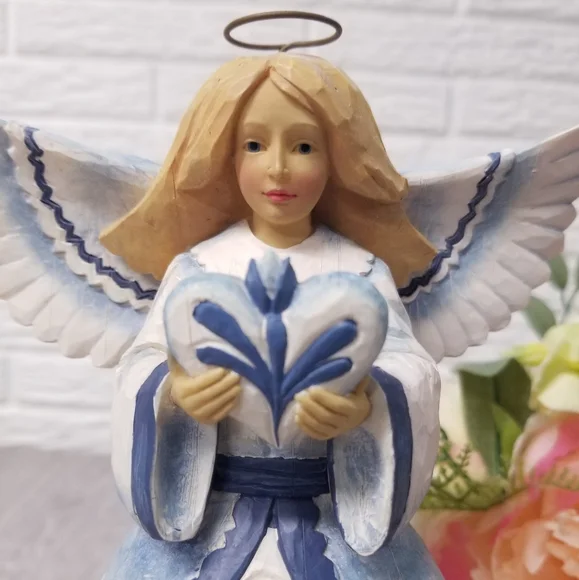 Jim Shore Angel Holding Heart (Psalms 33:11) - Picture 2 of 8